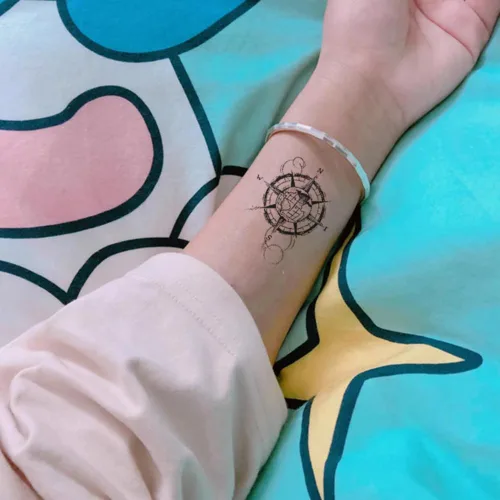 Miniatura 13 de 2 hojas de tatuajes temporales pequeños pequeños para mujeres y hombres, manos, cuello, muñeca y cara, lindas calcomanías de tatuaje de dibujos