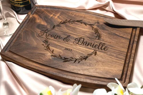 Miniatura 4 de Tabla de cortar personalizada, idea de regalo de boda, aniversario o inauguración de la casa, embutidos grabados en madera, para parejas y amigos