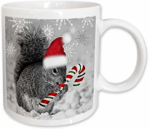Miniatura 9 de 3dRose Esta linda ardilla navideña tiene un bastón de caramelo y un sombrero de Santa en el paisaje invernal cubierto de nieve. Taza negra de dos