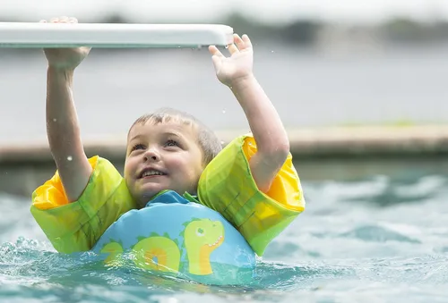 Miniatura 7 de Body Glove Paddle Pals - Chaleco salvavidas para niños aprobado por la Guardia Costera para aprender a nadar PFD Tanque de peces