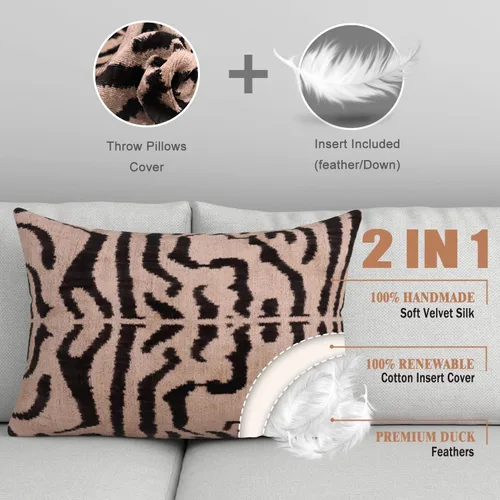 Miniatura 6 de CANVELLO Almohada de terciopelo de lujo hecha a mano con inserto de plumón, 16 x 24 pulgadas, estampado de tigre beige y negro, cojín decorativo
