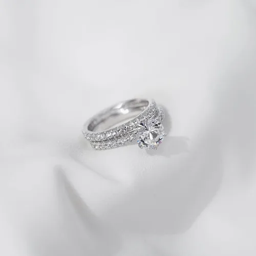 Miniatura 6 de Tienda Essentials Juego de anillos de boda de plata de ley chapada en platino o oro con circonita cúbica de corte redondo con elementos infinitos