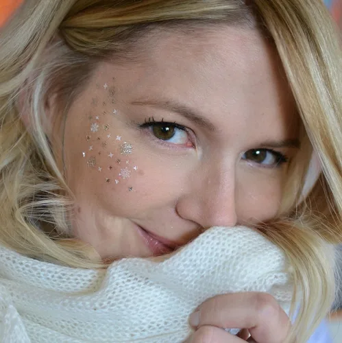 Miniatura 2 de El juego variado Winter Wonderland de FlashTattoos cuenta con 25 tatuajes de fiesta inspirados en las fiestas, impermeables, metálicos dorados