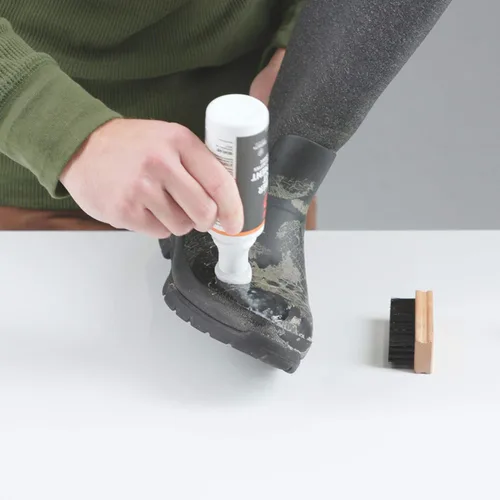 Miniatura 4 de GEAR AID Revivex - Kit de reparación de botas de goma, arreglar grietas y agujeros, protección UV, acondicionador de neopreno y Aquaseal SR