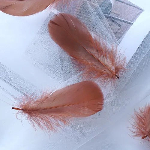 Miniatura 5 de 400 plumas pequeñas de otoño de 5 a 3.1 in, plumas de color de Acción de Gracias, plumas de ganso naranja, rojo, marrón, plumas de ganso, plumas