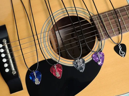 Miniatura 4 de Collar de púa de guitarra eléctrica y cadena de cordón de cuero vegano