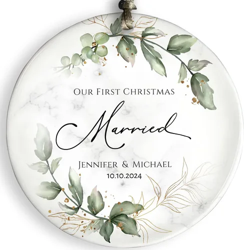 Miniatura 9 de Adorno personalizado de cerámica casada de nuestra primera Navidad (diseño C)