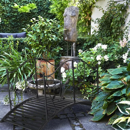 Miniatura 7 de Outvita Puente de jardín de metal de 4 pies para exteriores, elegante puente decorativo con acabado en polvo y barandilla de seguridad para patio