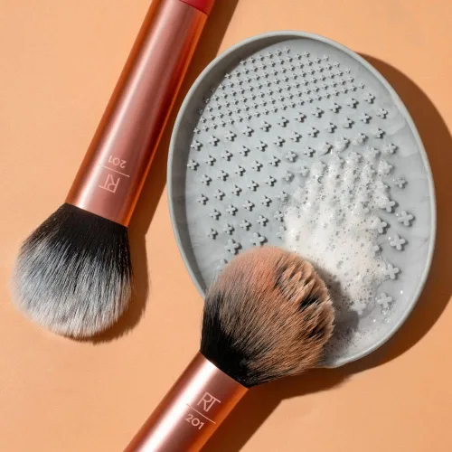 Miniatura 8 de Real Techniques Miracle Brush - Paleta limpiadora de brochas de maquillaje para limpieza profunda, uso con champú de brochas de maquillaje, crestas