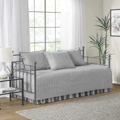 Miniatura 18 de Comfort Spaces Funda para sofá cama de lujo de doble cara - Acolchado, ropa de cama acogedora para todas las estaciones con falda de cama, fundas a