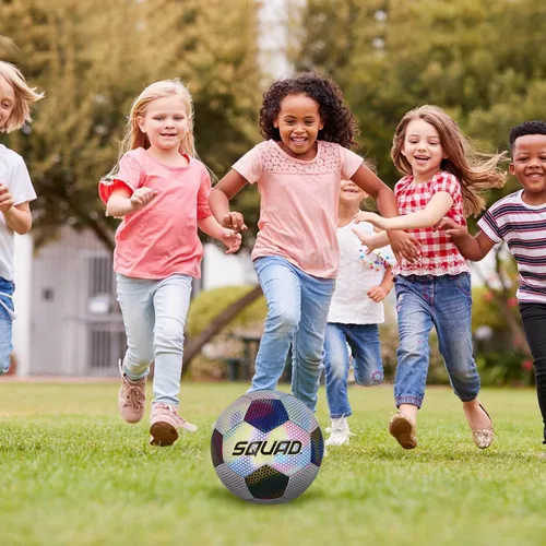 Miniatura 4 de SQUAD Balón de fútbol holográfico reflectante tamaño 5 – Pelota reflectante brillante para juegos nocturnos y entrenamiento – Cuero sintético