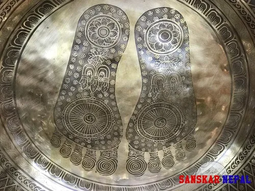 Miniatura 7 de Cuenco grande para cantar - 53 cm de diámetro - Cuenco para pies para estar de pie grabado por artesanos de Nepal - Para sanación, baño de sonido
