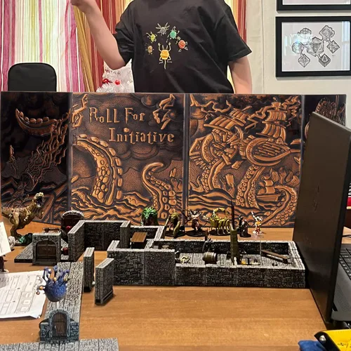 Miniatura 7 de CZYY DND Pantalla de Dungeon Master de Cuatro Paneles con Bolsillos, Cuero Sintético con Relieve 3D con Cthulhu - Incluye Insertos de Pantalla DM