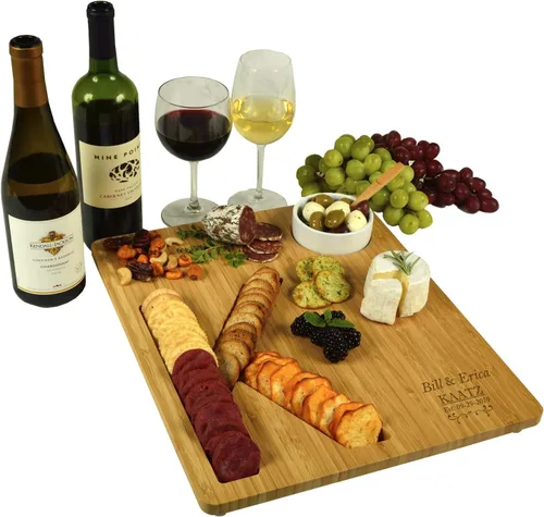 Miniatura 15 de Picnic at Ascot Tablero de queso/embutidos de bambú personalizado personalizado con un surco fresado en forma de letra para galletas – Incluye salsa