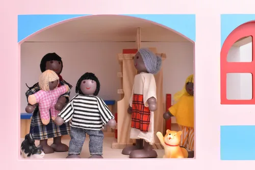 Miniatura 7 de 17 piezas de casa de muñecas de madera, personas de 15 figuras familiares y 2 mascotas (perro y gato), juego familiar de muñecas para niñas y niños