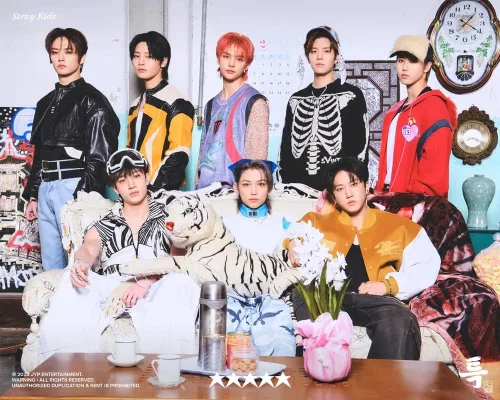 Miniatura 3 de Stray Kids 5-STAR, El 3er Álbum, CD + Libro de Fotos + Mini Póster en el Envase + Tarjeta de Foto (Set de 8 Versiones en Digipack
