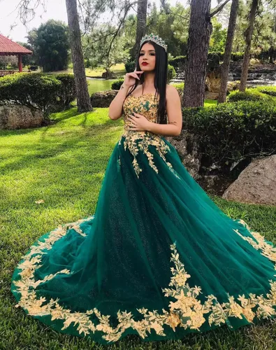 Miniatura 5 de XYAYE Vestido de quinceañera de tul brillante para mujer, vestido de fiesta con flores en 3D, vestidos sin tirantes de encaje dorado dulce 15 16