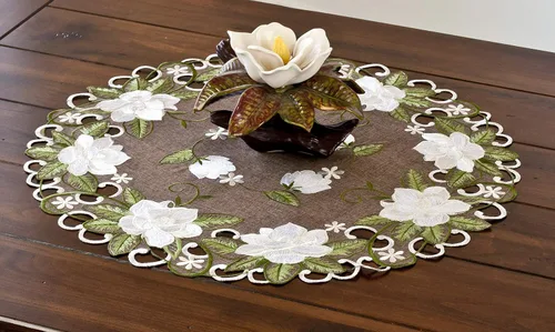 Miniatura 2 de Hermoso diseño floral de magnolia blanca y hojas verdes bordadas en lino de poliéster marrón redondo de 23 pulgadas o 33 pulgadas