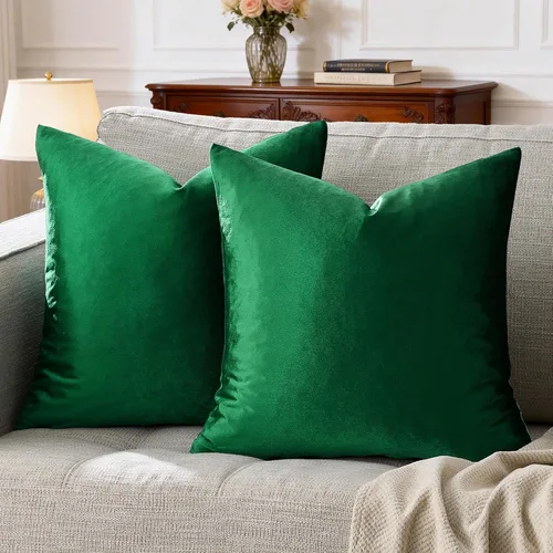 GIGIZAZA Fundas de Almohada Decorativas de Tiro 20 x 20, Juego de 2 Fundas de Almohada Suaves Verde Bosque de Terciopelo, Decoración de Navidad