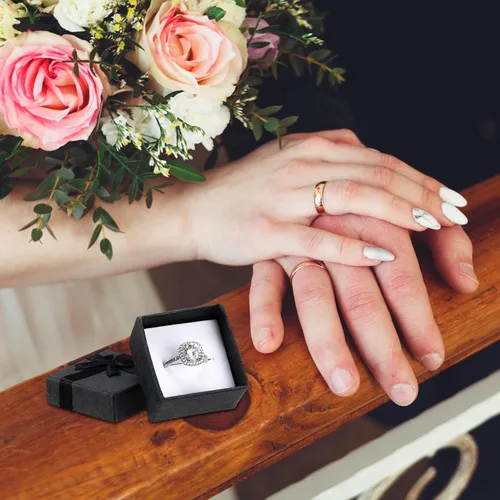 Miniatura 3 de Bucherry 72 cajas de anillos de 1.6 x 1.6 pulgadas, caja de joyería de cartón duro con lazo de cinta, pequeñas cajas de regalo para pequeñas Negro