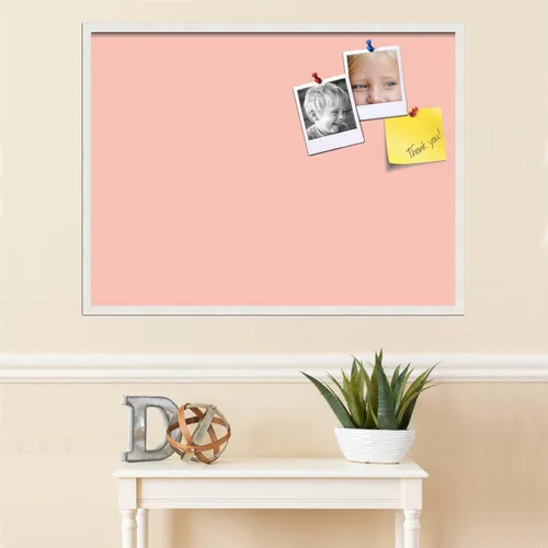 Miniatura 3 de PinPix Tablero de anuncios de corcho de 40 x 30 pulgadas. Este tablero decorativo enmarcado viene con diseño pastel rosa y marco blanco satinado.