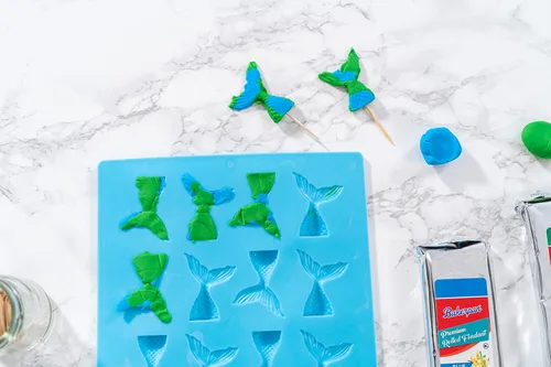 Miniatura 4 de Bakerpan Fondant azul enrollado prémium para decoración de pasteles, sabor a vainilla, 4.4 onzas (fabricado en Estados Unidos)