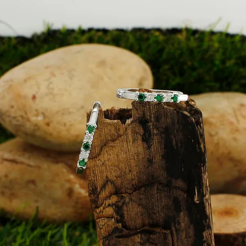 Miniatura 6 de Redondo Corte Simulado Esmeralda Verde con Natural arete de aro de diamantes en 14K oro macizo