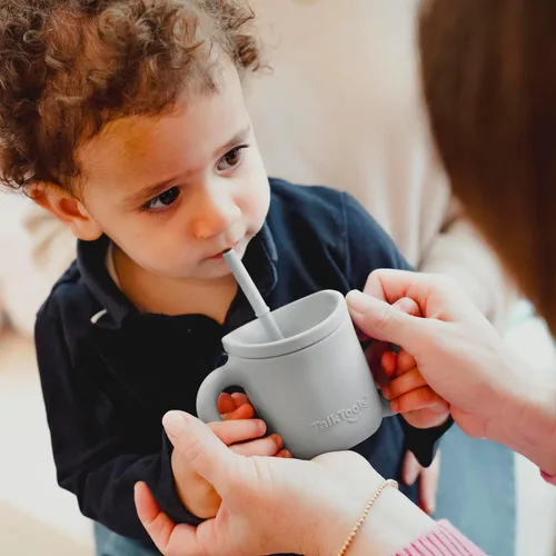 Miniatura 6 de TalkTools ITSY - Taza de entrenamiento de silicona para bebé, mini taza con popote para bebé, antifugas, a prueba de derrames y sin BPA, con Nube
