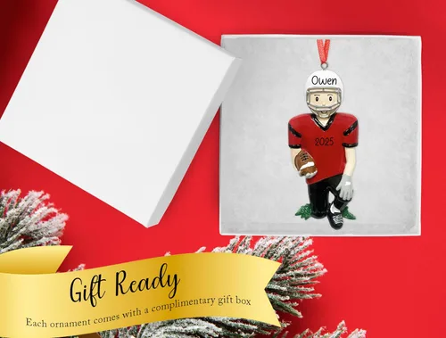 Miniatura 4 de Adorno de Navidad personalizado para niño de fútbol 2025 Jugador masculino en camiseta con casco y bola para árbol de Navidad Recuerdo