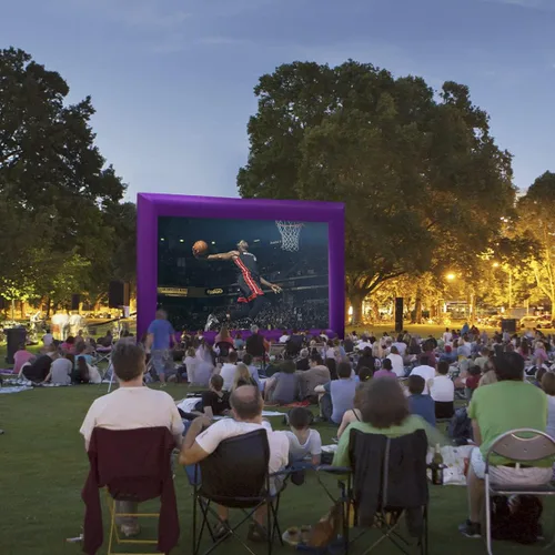 Miniatura 9 de Pantalla de proyector inflable de 30 pies para ver películas de TV en exteriores e interiores, pantalla enorme, soplador, amarres, estacas, bolsas