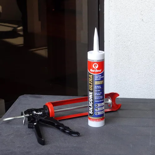 Miniatura 5 de Red Devil 078050 StormGuard 920 - Sellador de ventanas y puertas de silicona 100% RTV, un adhesivo resistente al agua para uso interior y exterior