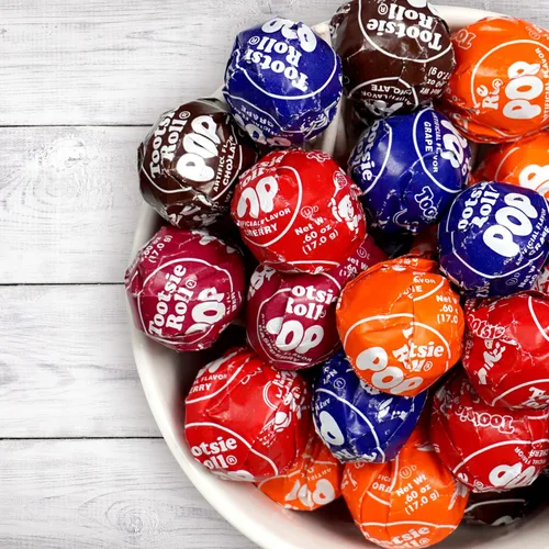 Miniatura 6 de Piruletas clásicas con centro de chocolate, bolsa a granel de 1 lb (aprox. 22 unidades), sabores de frutas surtidos originales, The Hampton Popcorn