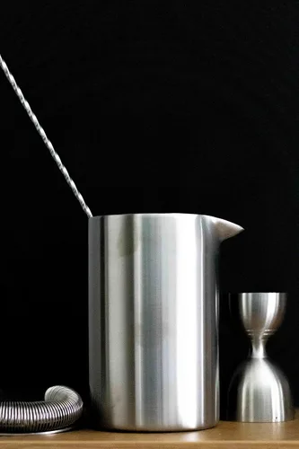 Amehla Vaso de mezcla de cóctel de metal, 18 onzas, acero inoxidable, doble pared, aislado, barra de metal, jarra mezcladora (cepillada)