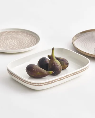 Miniatura 3 de MARIMEKKO Oiva Räsymatto - Bandeja para servir beige y blanco. Refina la decoración de tu cocina con nuestro icónico gres blanco. Elegante plato