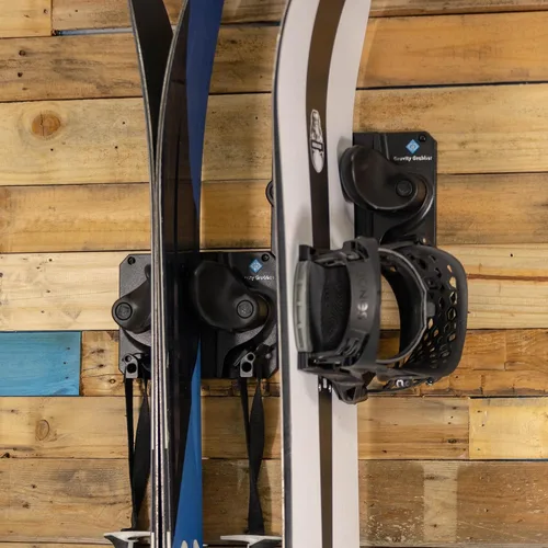 Miniatura 7 de Gravity Grabber La estantería de pared definitiva para esquís y tablas de snowboard - Se adapta a cualquier esquí o tabla de snowboard - Guarda tus