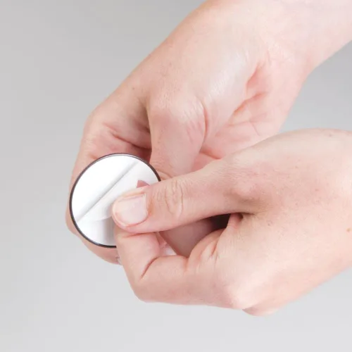 Miniatura 6 de iDesign York AFFIXX - Ganchos de almacenamiento autoadhesivos de plástico sin BPA, 2.3 x 2 x 1.5 pulgadas, bronce (paquete de 2)