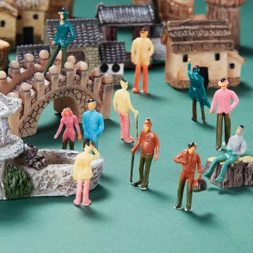 Miniatura 4 de Gejoy 80 piezas de figuras de personas en miniatura a escala 1:75, trenes arquitectónicos, de plástico, de 0.98 pulgadas, mini personas pequeñas