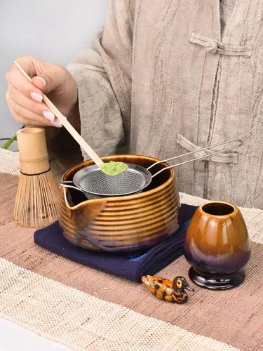 Miniatura 3 de Artcome Juego de té Matcha – Kit japonés Matcha con batidor de bambú, cuenco de boquilla para vertido, cuchara, tamiz, soporte y manual – brillos