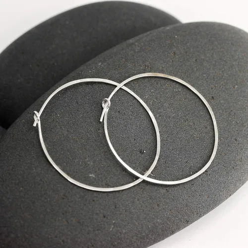 Miniatura 110 de Aretes de aro finos martillados, elegantes plata esterlina geométrica sólida, relleno de oro y relleno de oro rosa; para mujer por Lotus Stone