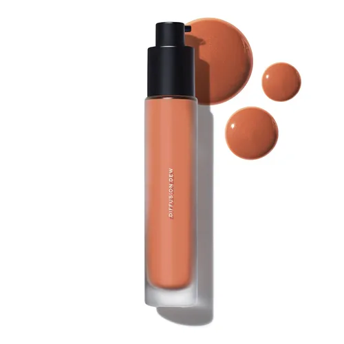 Miniatura 14 de MAKE Beauty Diffusion Dew Skin Tint. Acabado radiante de cobertura transparente a media. Difumina, suaviza e ilumina para una tez luminosa. 01 Feria
