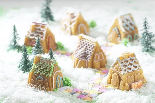 Miniatura 2 de Nordic Ware Cozy Village - Casa de pan de jengibre, 6 tazas, color plateado