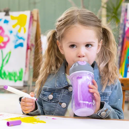 Miniatura 9 de Chicco Taza con tapa abatible y popote de 9oz Taza para niños pequeños con aislamiento y popote de silicona suave Válvula sin derrames Fácil