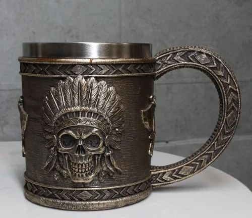 Miniatura 3 de Ebros Gift Nativo americano indio tribal jefe guerrero cráneo con águila cucaracha tocado y doble hacha cruzada taza de café taza de bebida jarra