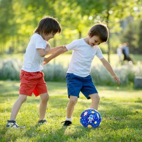 Miniatura 7 de INPODAK Balón de fútbol tamaño 3 para niños pequeños, bola azul de astronauta de dibujos animados para niños de 2 a 8 años, pelotas de fútbol