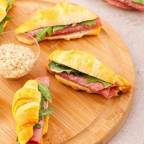 Miniatura 3 de Restaurantware Tabla de cortar redonda de 12 pulgadas, 1 bandeja de embutidos resistente al calor, con ranura para jugos, tabla de pastoreo de bambú