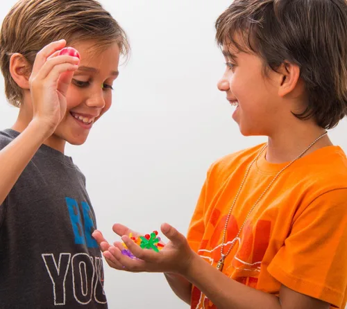 Miniatura 2 de JA-RU Juego de gatos con pelota (paquete de 12) – Juego de gatos y bolas coloridos para niños, juguetes clásicos de patio de recreo, recuerdos