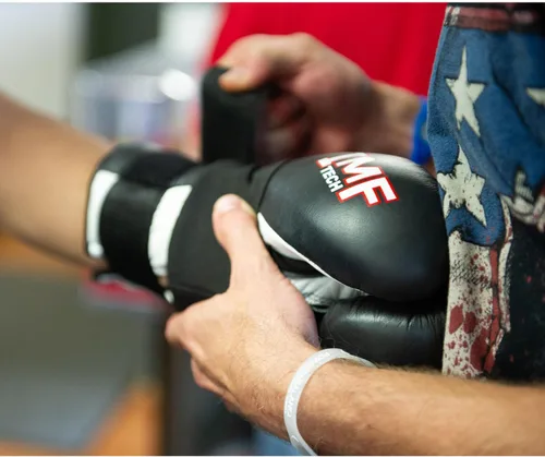Miniatura 3 de Guantes de boxeo de entrenamiento y sparring Ringside IMF Tech con cierre de velcro