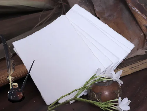 Miniatura 8 de Paquete de 50 papel de acuarela de algodón con borde deckle de 200 GSM, papel de acuarela con textura rugosa para escribir Blanco roto