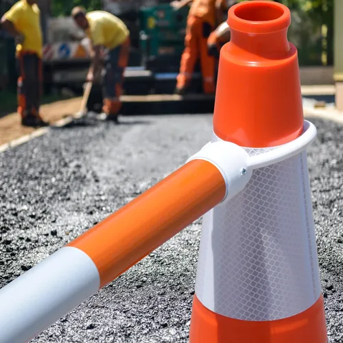 Miniatura 5 de Conos de tráfico de PVC naranja fluorescente, base negra resistente, conos de estacionamiento de garaje, estructuralmente estables, resistentes a
