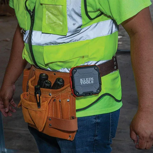Miniatura 5 de KLEIN TOOLS AEPJS2 - Altavoz Bluetooth con tira magnética y gancho, recargable, inalámbrico y compatible con Aux, manos libres, tiempo